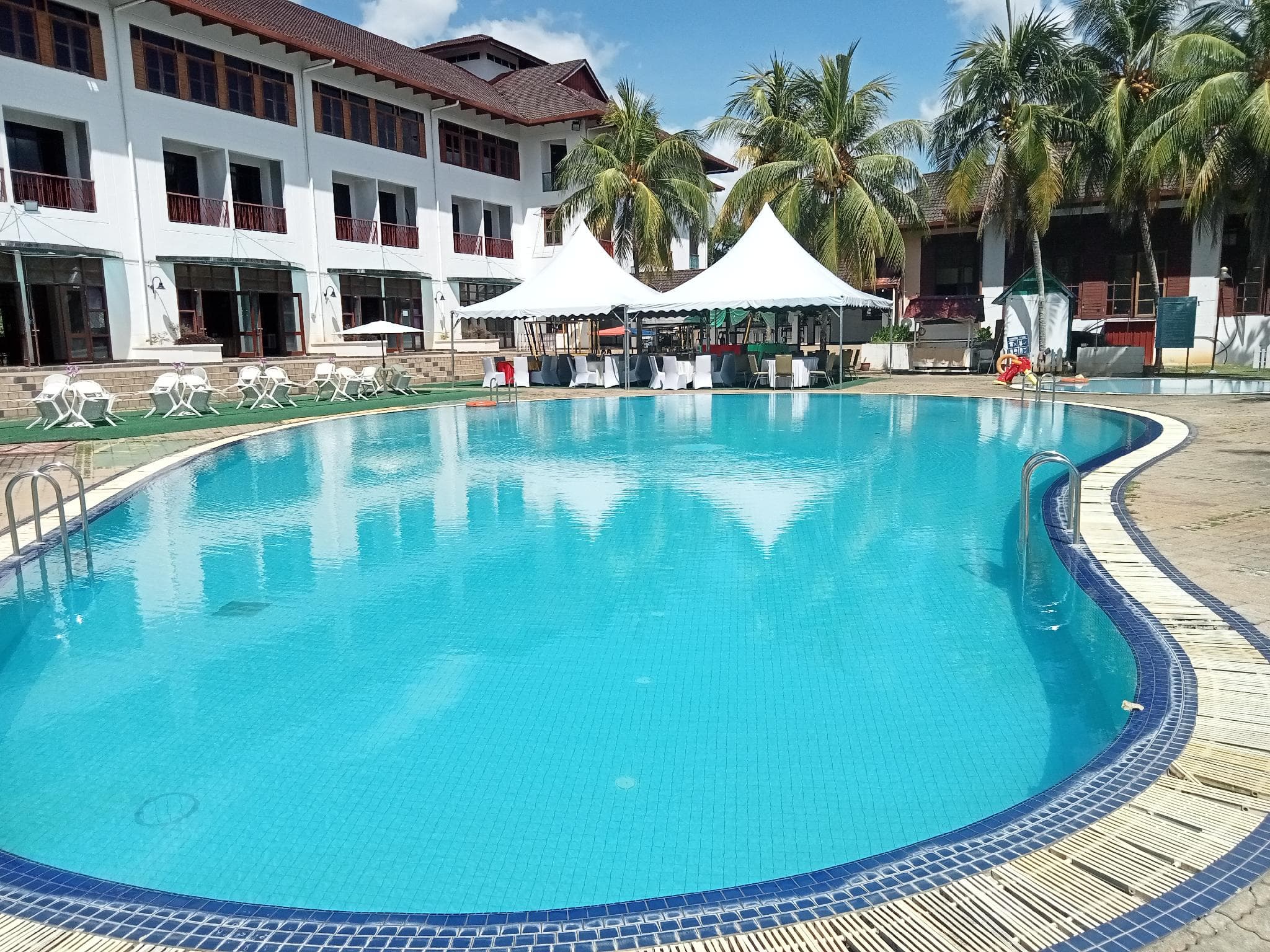 THE CLOVE MONT RESORT