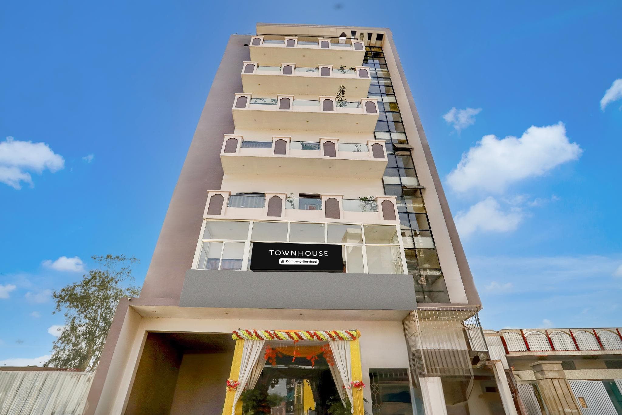 Super OYO Townhouse Hyderabad Gate IIT BHU Formerly RK Heights